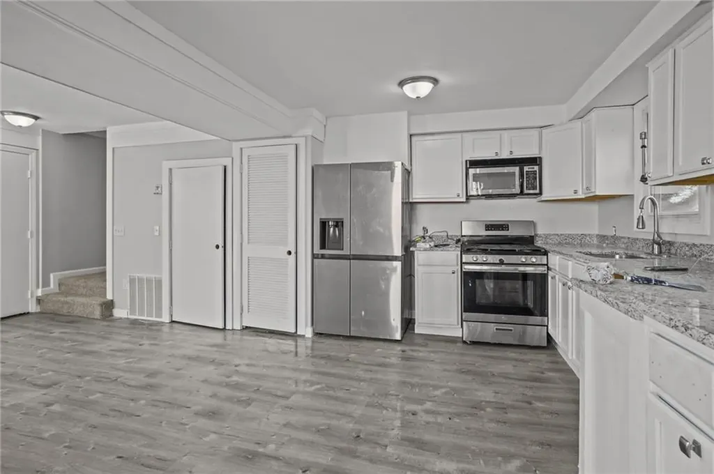 127 129 Bleachery Court Warwick RI 02886