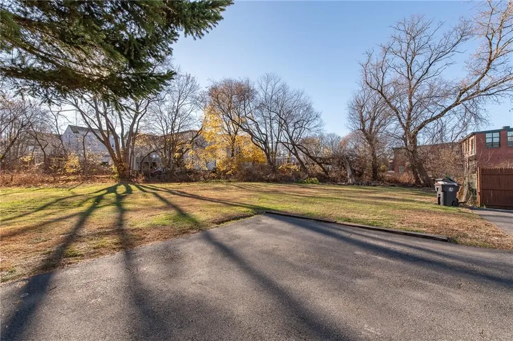 84 86 Northeast Street Woonsocket RI 02895