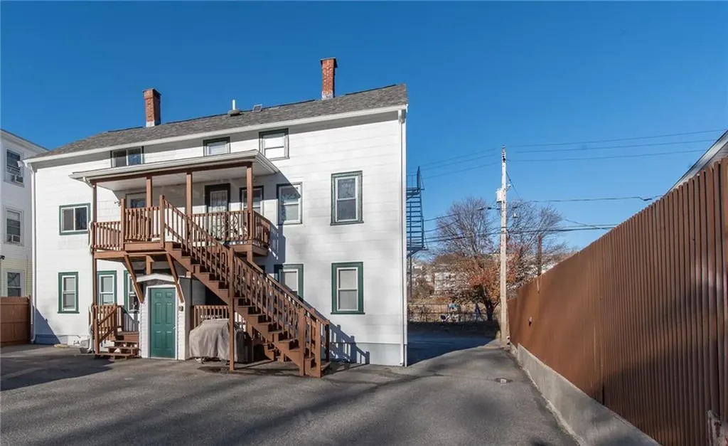 84 86 Northeast Street Woonsocket RI 02895