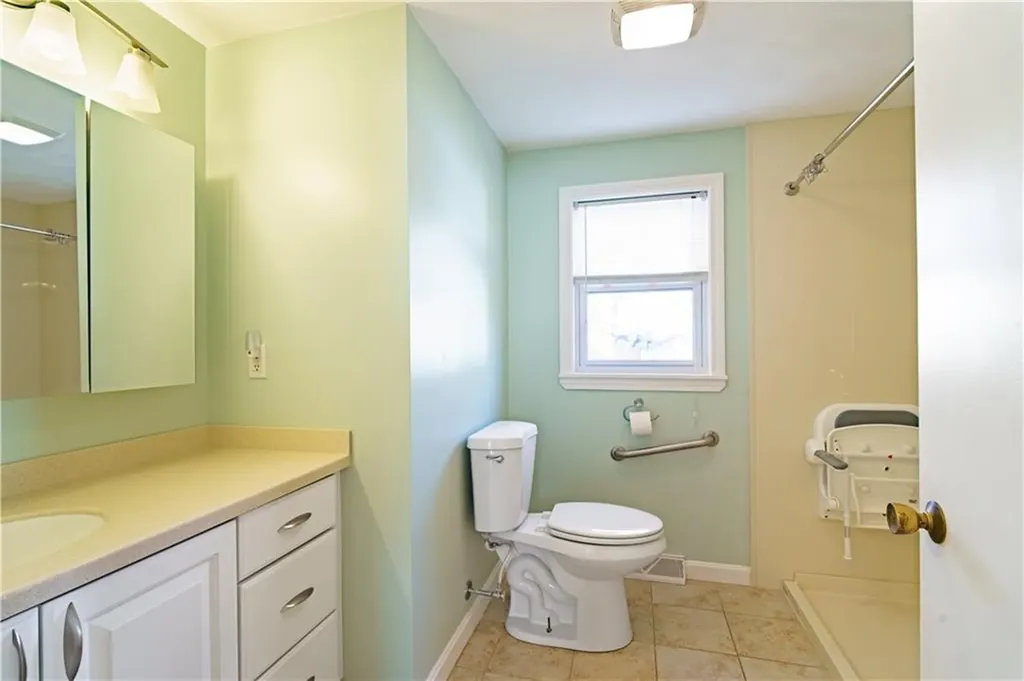 85 Amsterdam Avenue Warwick RI 02889