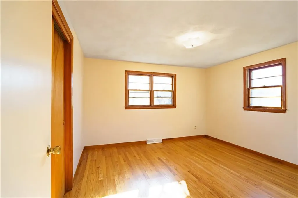 85 Amsterdam Avenue Warwick RI 02889