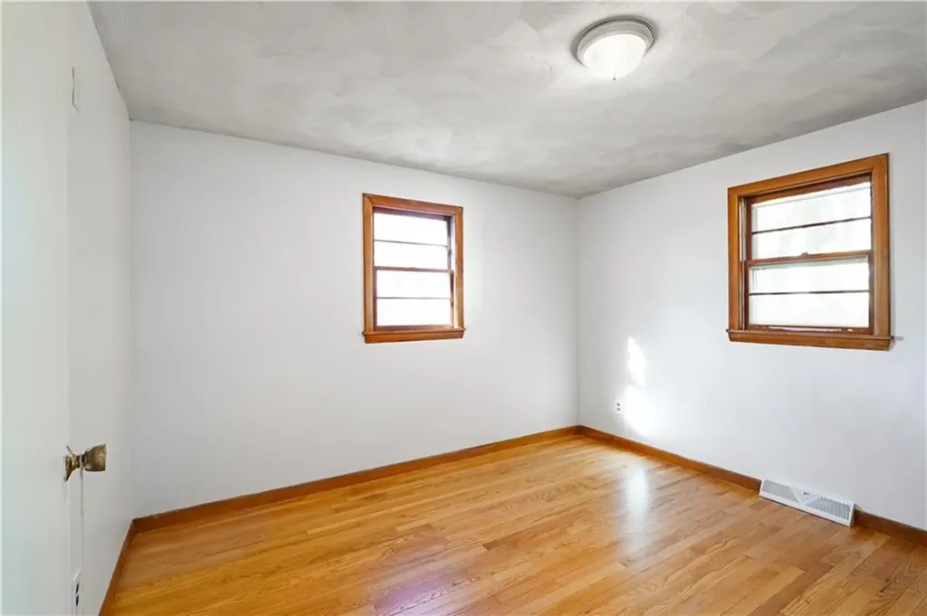 85 Amsterdam Avenue Warwick RI 02889