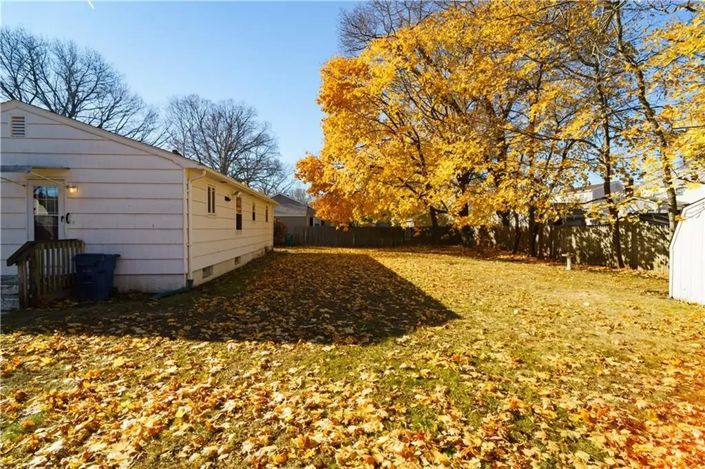 85 Amsterdam Avenue Warwick RI 02889