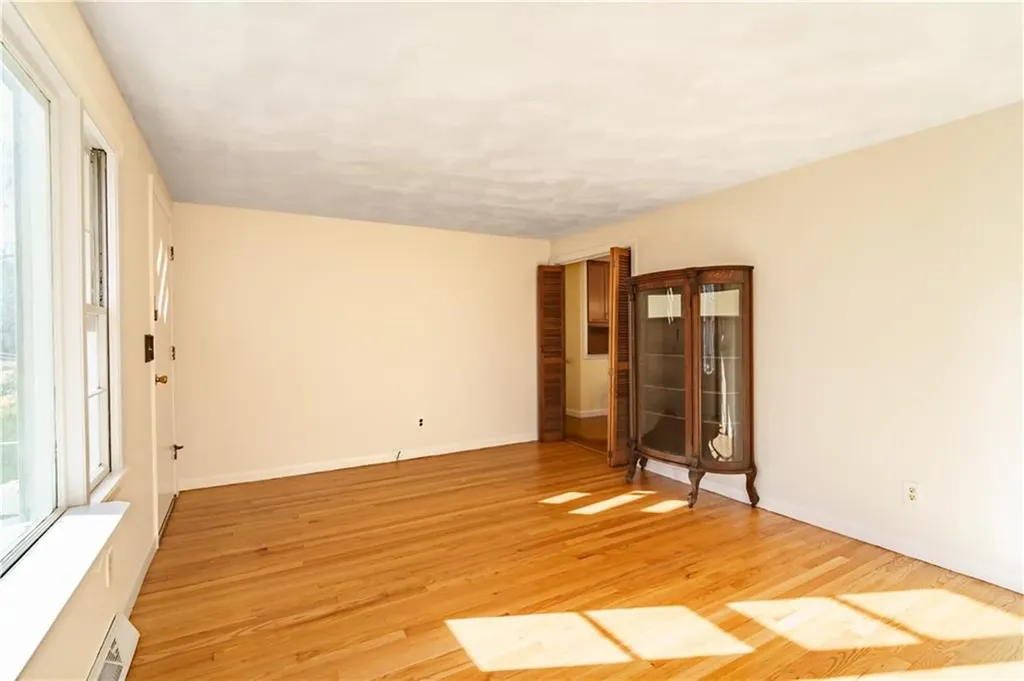 85 Amsterdam Avenue Warwick RI 02889