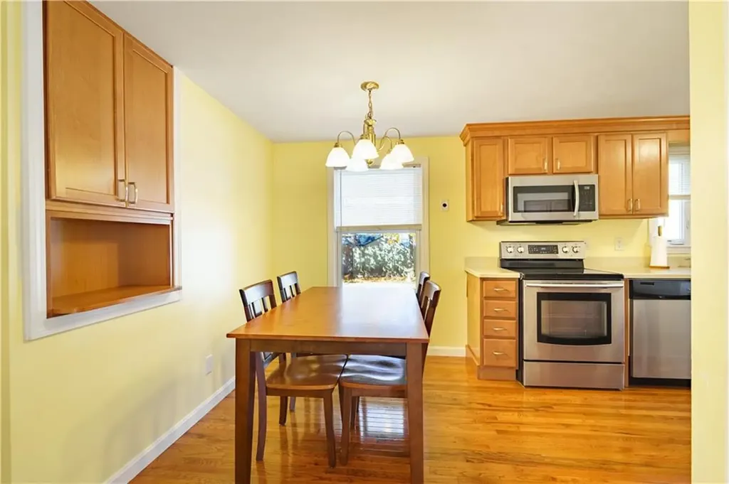 85 Amsterdam Avenue Warwick RI 02889