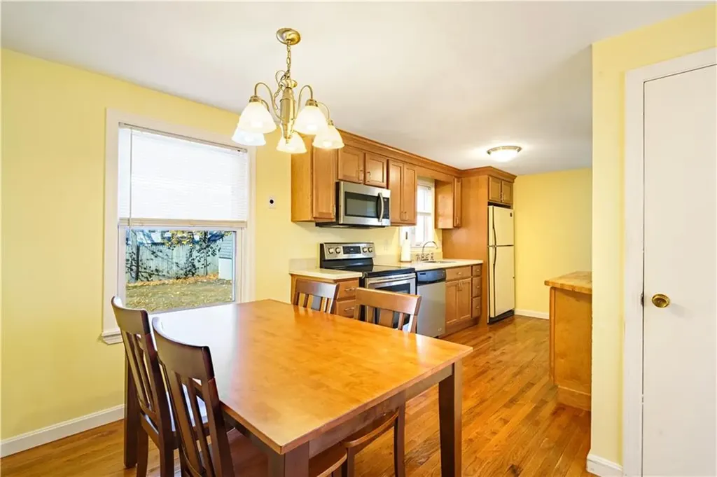 85 Amsterdam Avenue Warwick RI 02889
