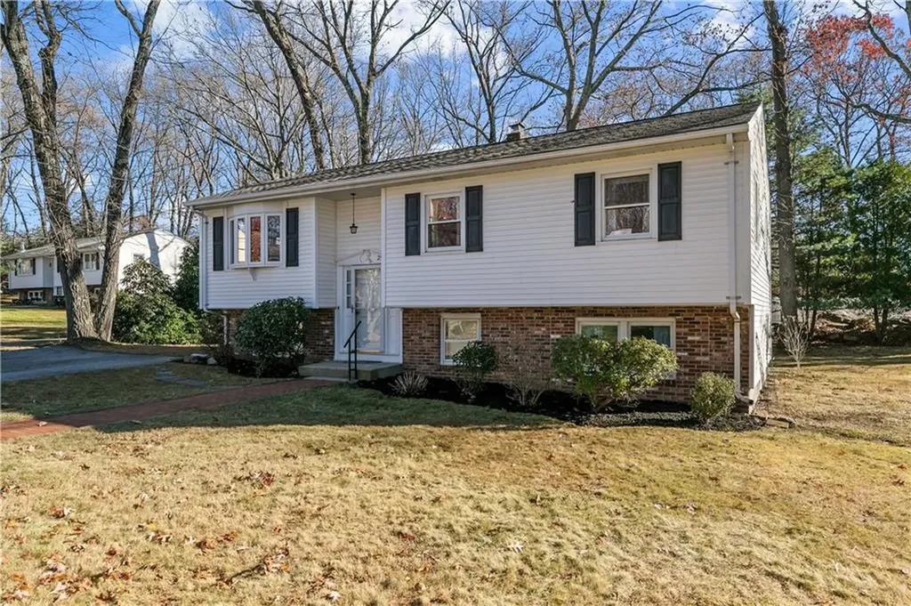 25 Lakeview Avenue Lincoln RI 02865
