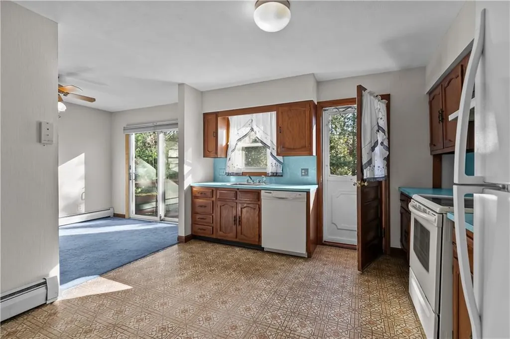 25 Lakeview Avenue Lincoln RI 02865