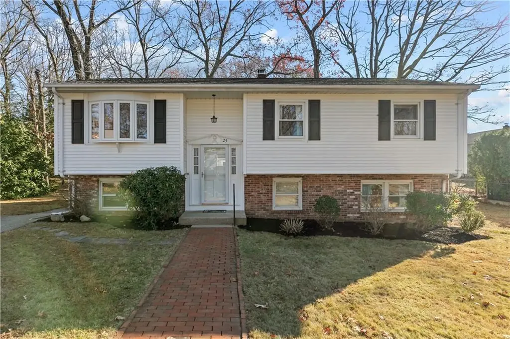 25 Lakeview Avenue Lincoln RI 02865