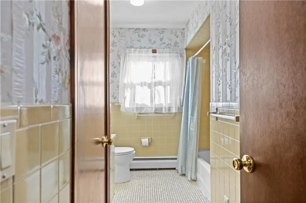 25 Lakeview Avenue Lincoln RI 02865