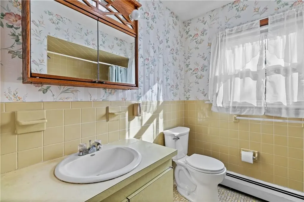 25 Lakeview Avenue Lincoln RI 02865