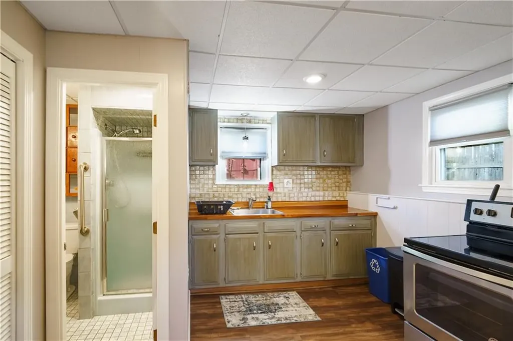 127 Aborn Avenue Warwick RI 02888