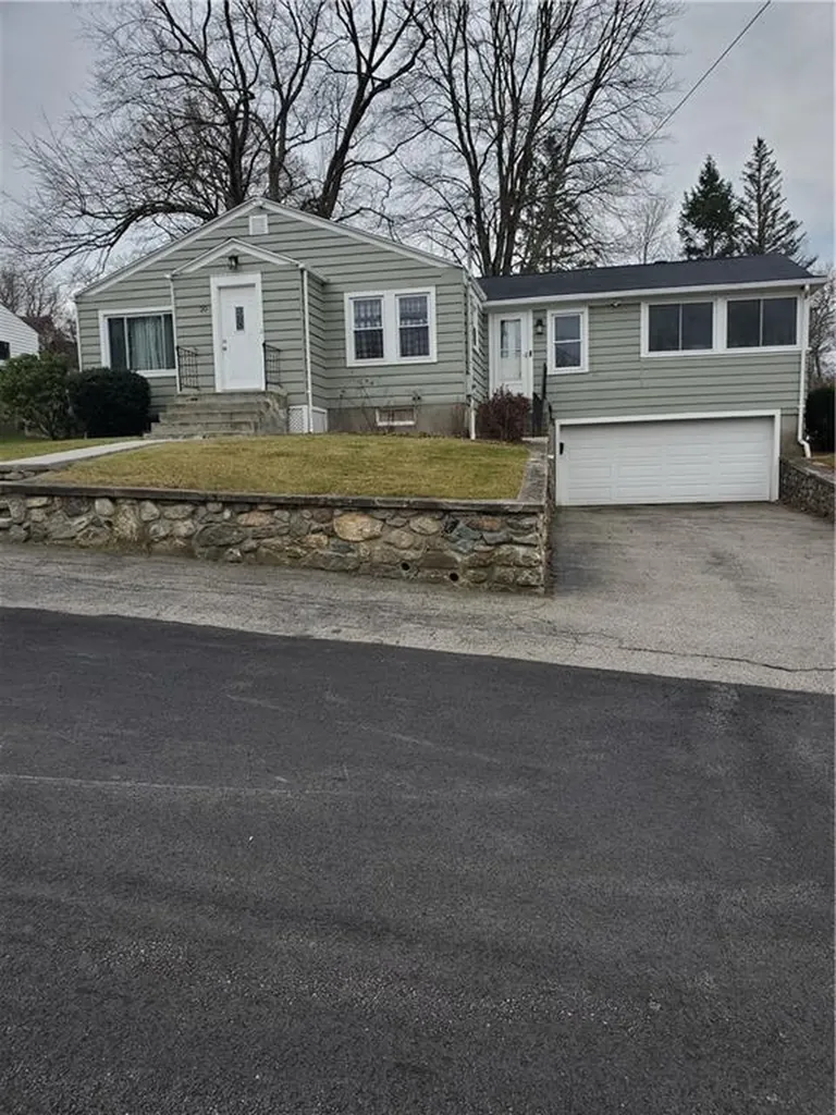 20 Lapre Road North Smithfield RI 02896