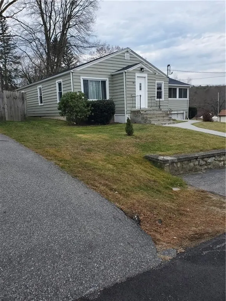 20 Lapre Road North Smithfield RI 02896
