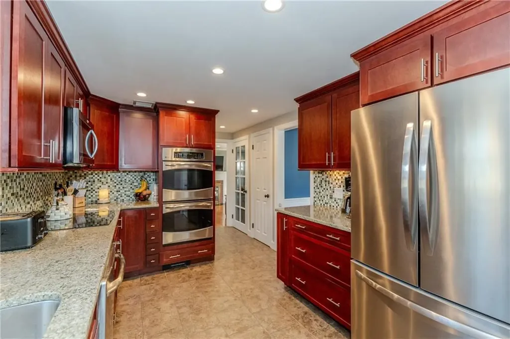 7 Mayfair Drive East Providence RI 02916