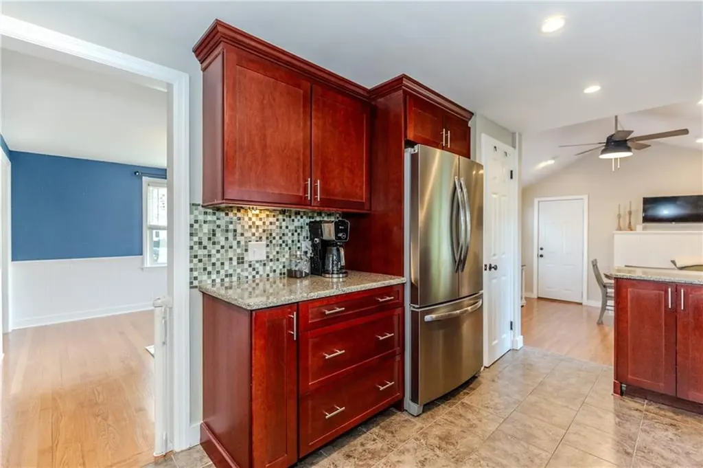 7 Mayfair Drive East Providence RI 02916