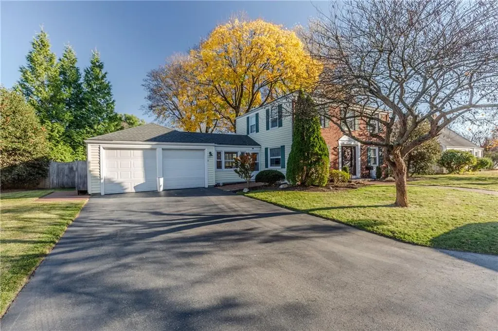 7 Mayfair Drive East Providence RI 02916