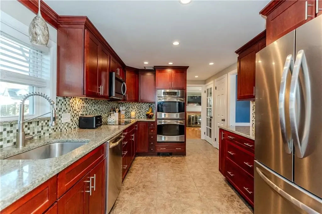 7 Mayfair Drive East Providence RI 02916