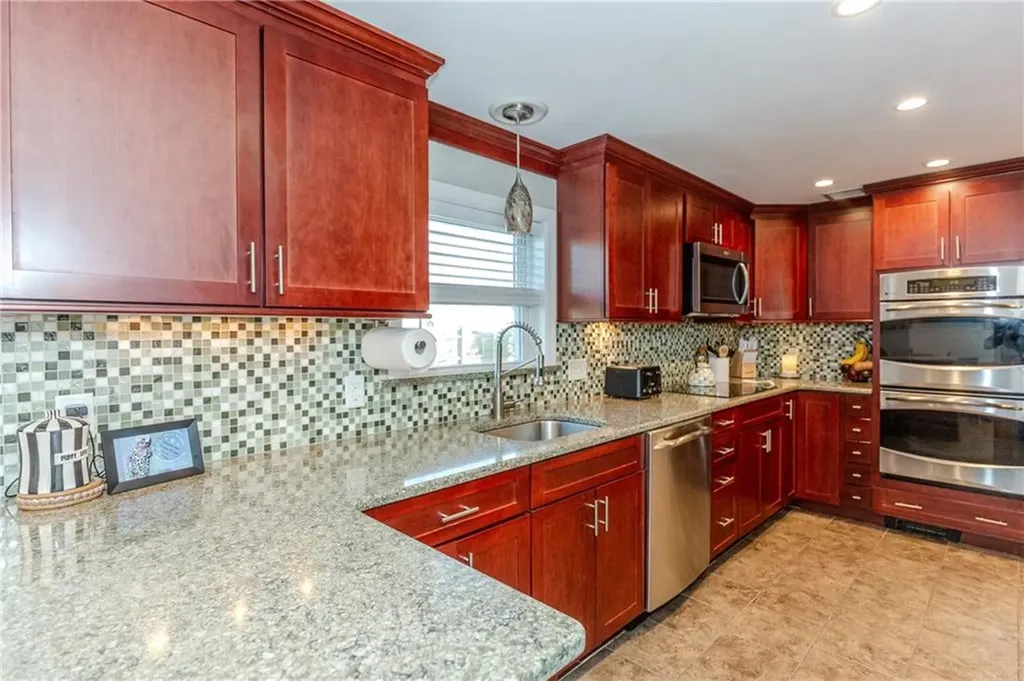 7 Mayfair Drive East Providence RI 02916