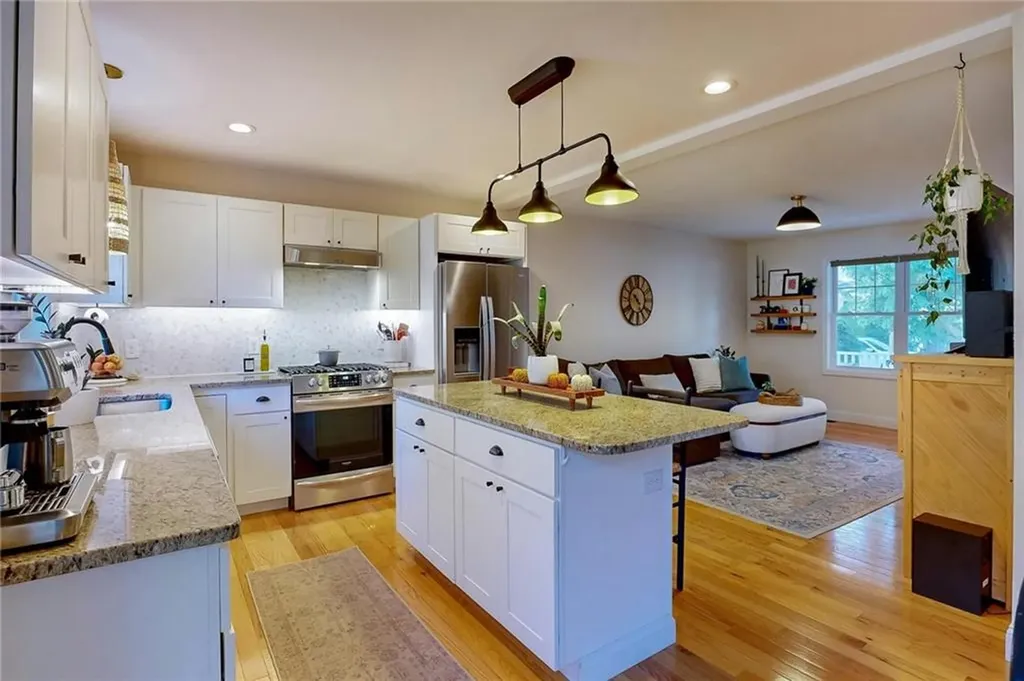 193 Reynolds Avenue Warwick RI 02889