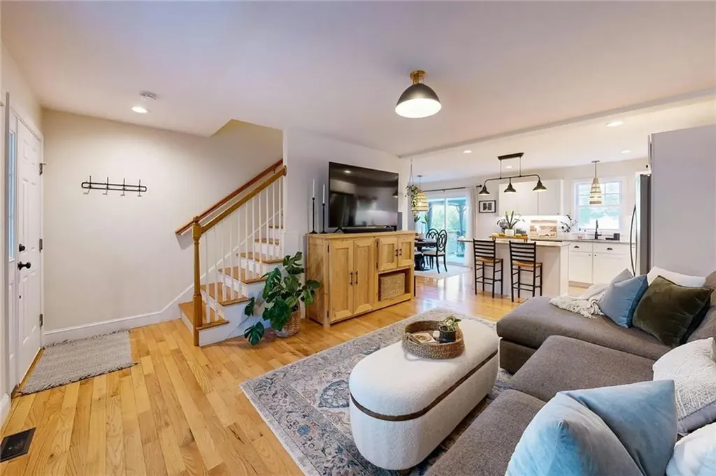 193 Reynolds Avenue Warwick RI 02889