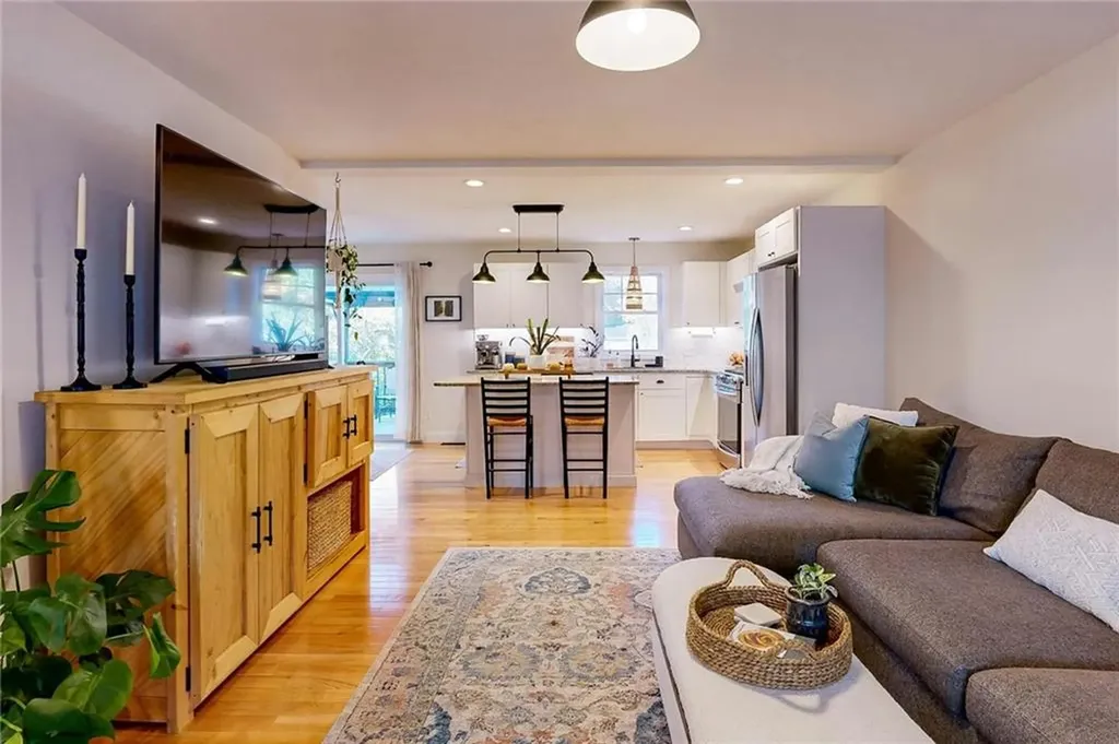 193 Reynolds Avenue Warwick RI 02889