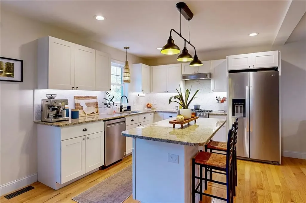 193 Reynolds Avenue Warwick RI 02889