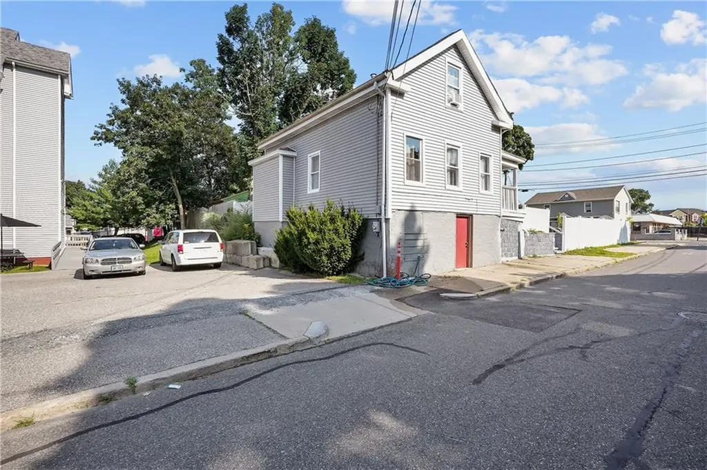 63 W Clifford Street Providence RI 02907