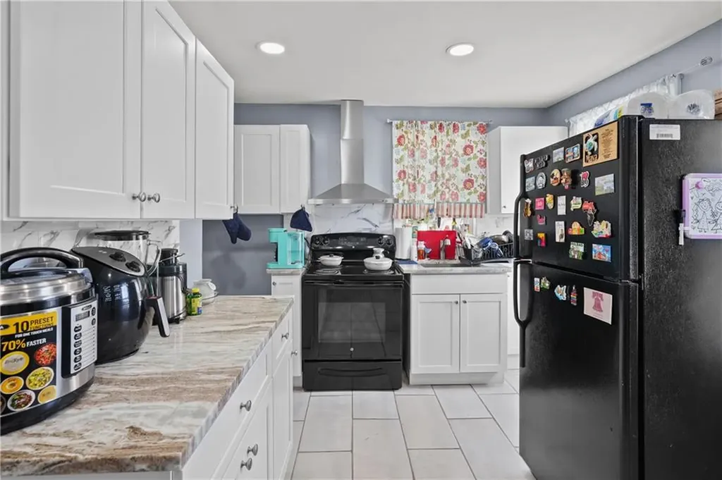 63 W Clifford Street Providence RI 02907