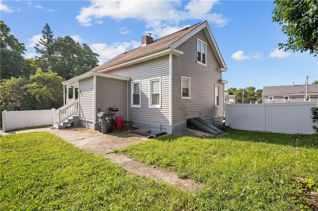 63 W Clifford Street Providence RI 02907