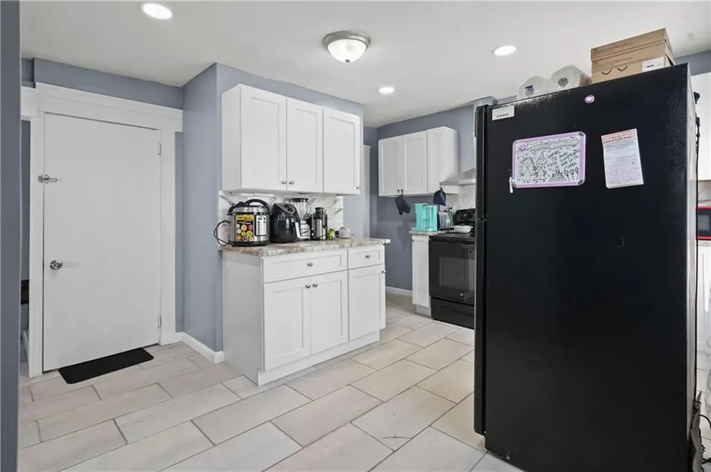 63 W Clifford Street Providence RI 02907
