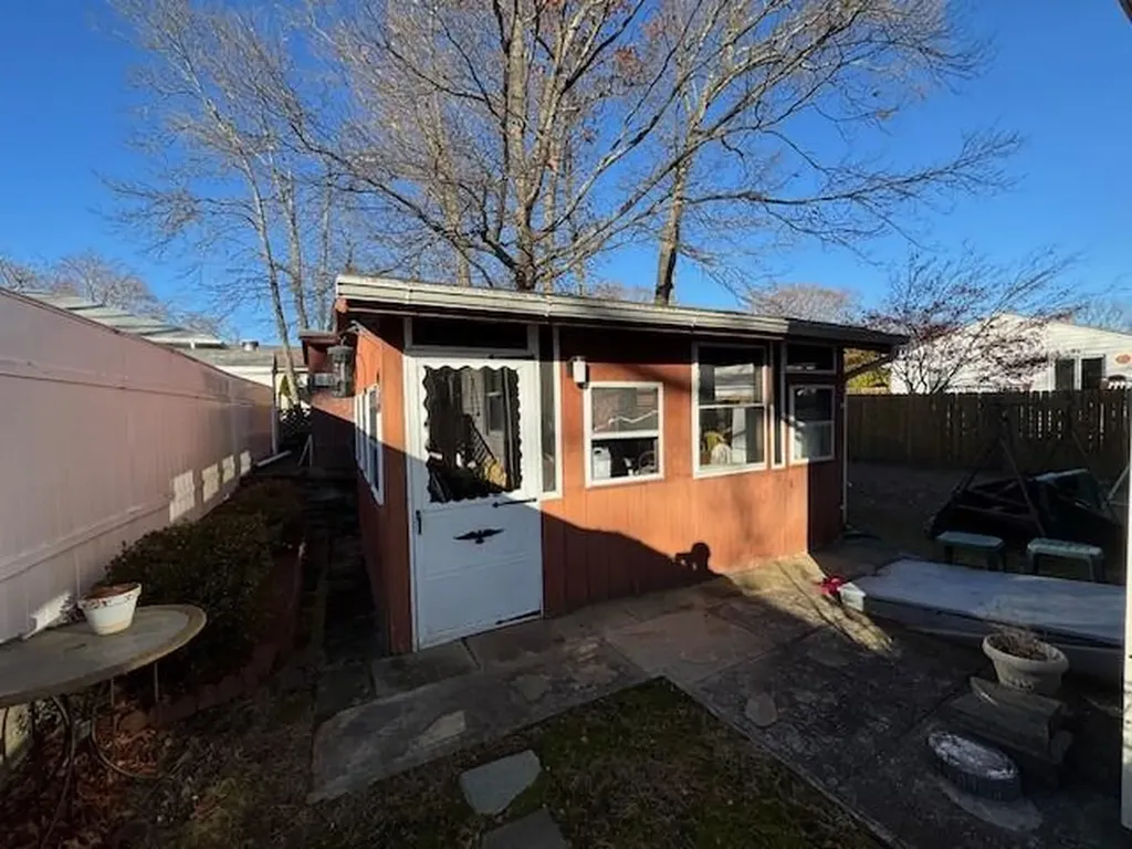 11 Cove Court North Providence RI 02911