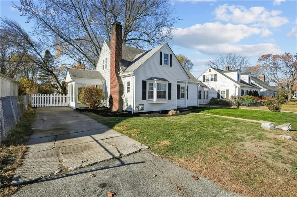 17 Boulevard Avenue Lincoln RI 02865