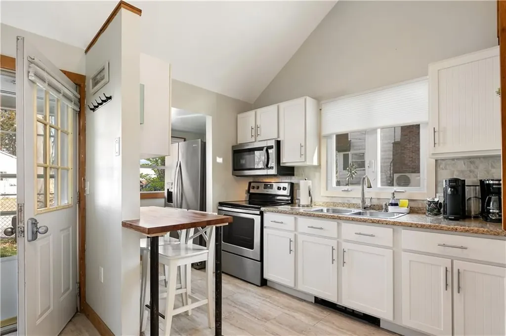 36 Cove Street Portsmouth RI 02871