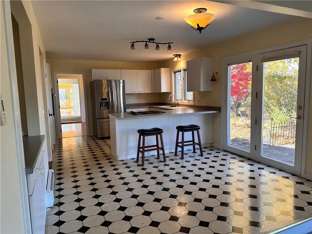 10 Bluegrass Drive Middletown RI 02842