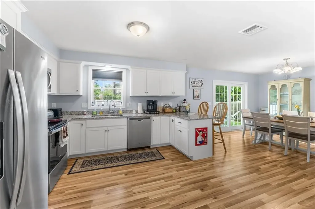 113 Van Zandt Avenue Warwick RI 02889