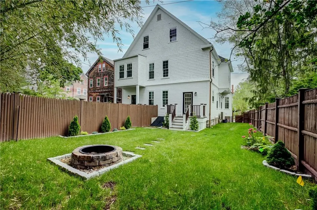 41 Rhode Island Avenue Newport RI 02840