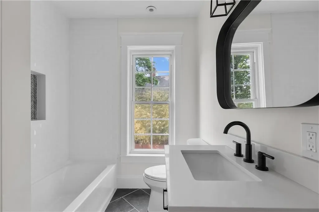 41 Rhode Island Avenue Newport RI 02840