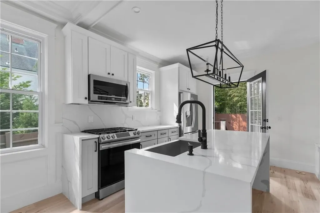 41 Rhode Island Avenue Newport RI 02840