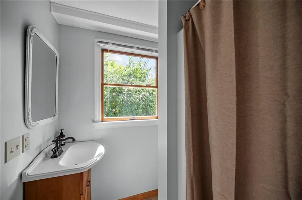 98 Hobson Avenue Tiverton RI 02878