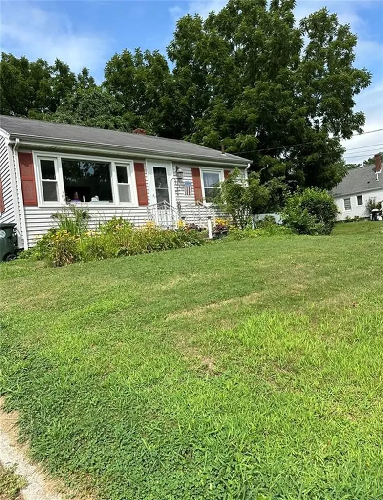 15 Herzig Street Bristol RI 02809