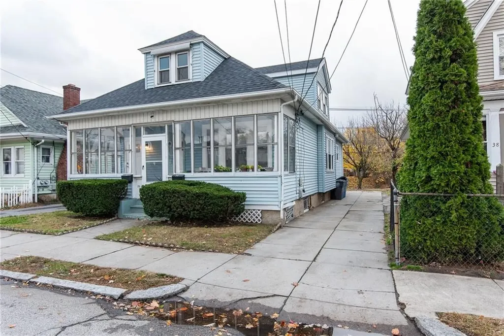 34 36 Cliffdale Avenue Cranston RI 02905-1107