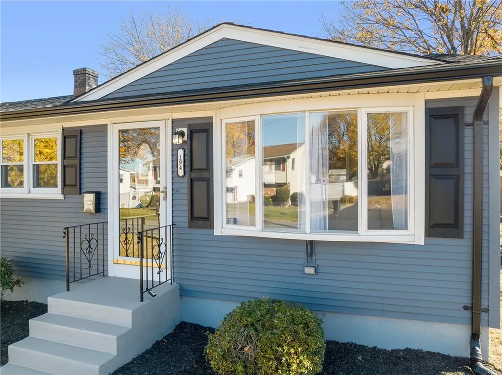 194 E View Avenue Cranston RI 02920