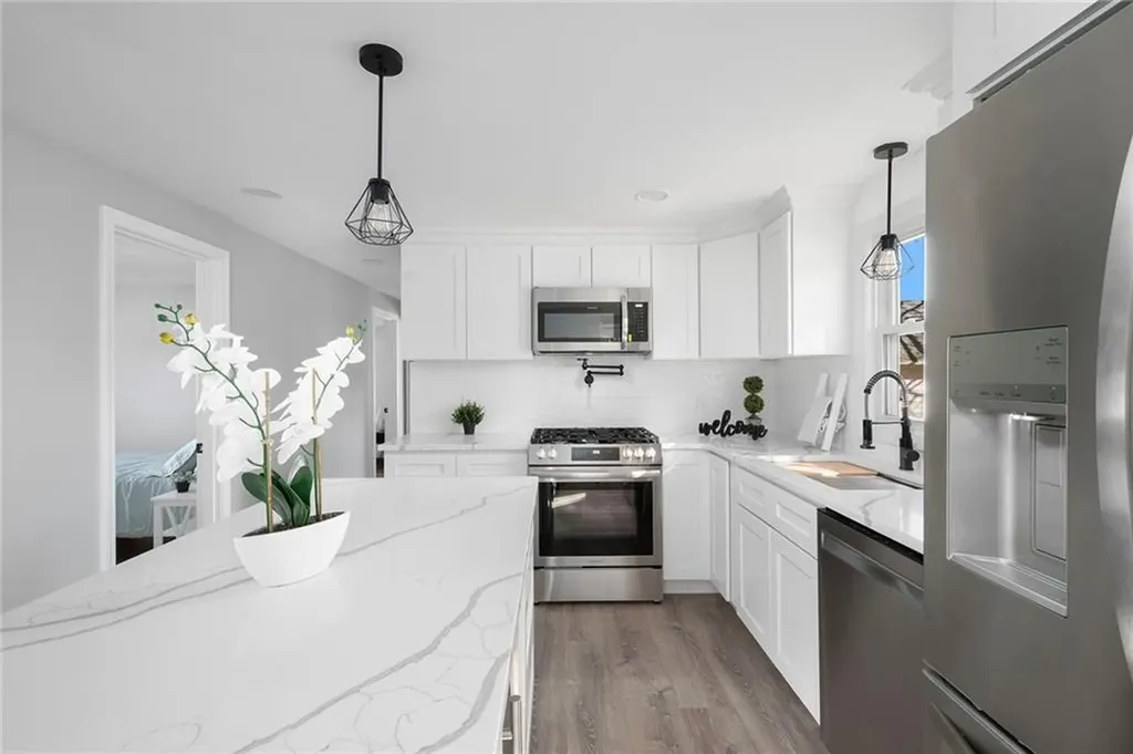 194 E View Avenue Cranston RI 02920
