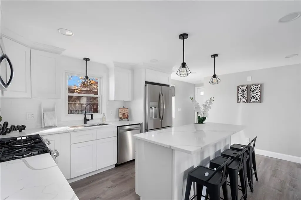 194 E View Avenue Cranston RI 02920
