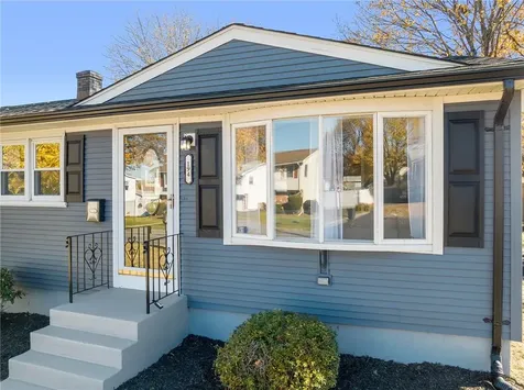 194 E View Avenue Cranston RI 02920