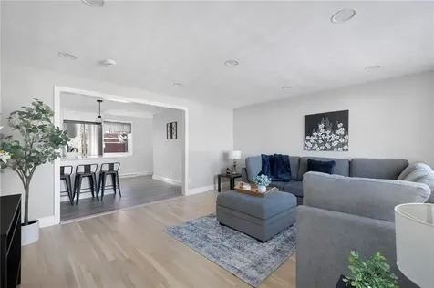 194 E View Avenue Cranston RI 02920