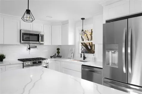 194 E View Avenue Cranston RI 02920