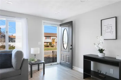 194 E View Avenue Cranston RI 02920