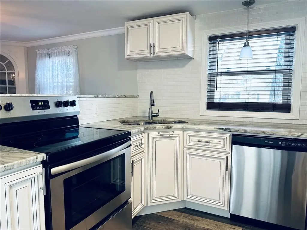 466 Squantum Drive Warwick RI 02888